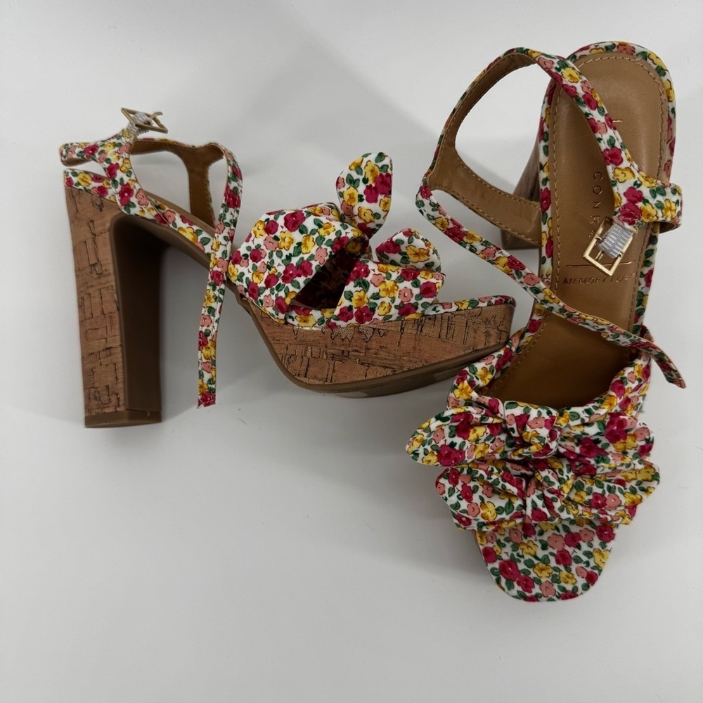 Brand new LC Lauren Conrad Multicolor Floral Heels Sz 6.5